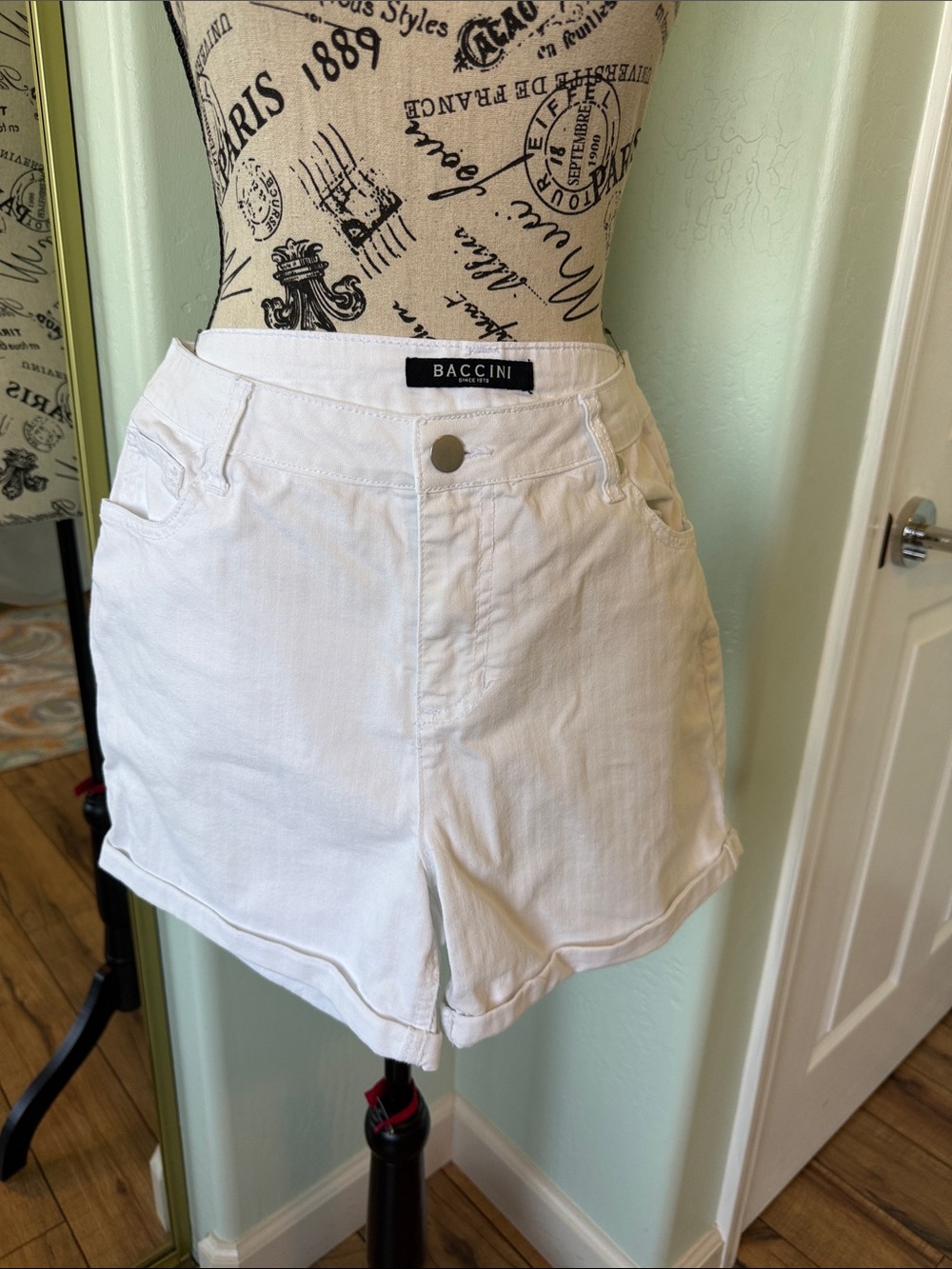 Baccini White High Waist Casual Shorts